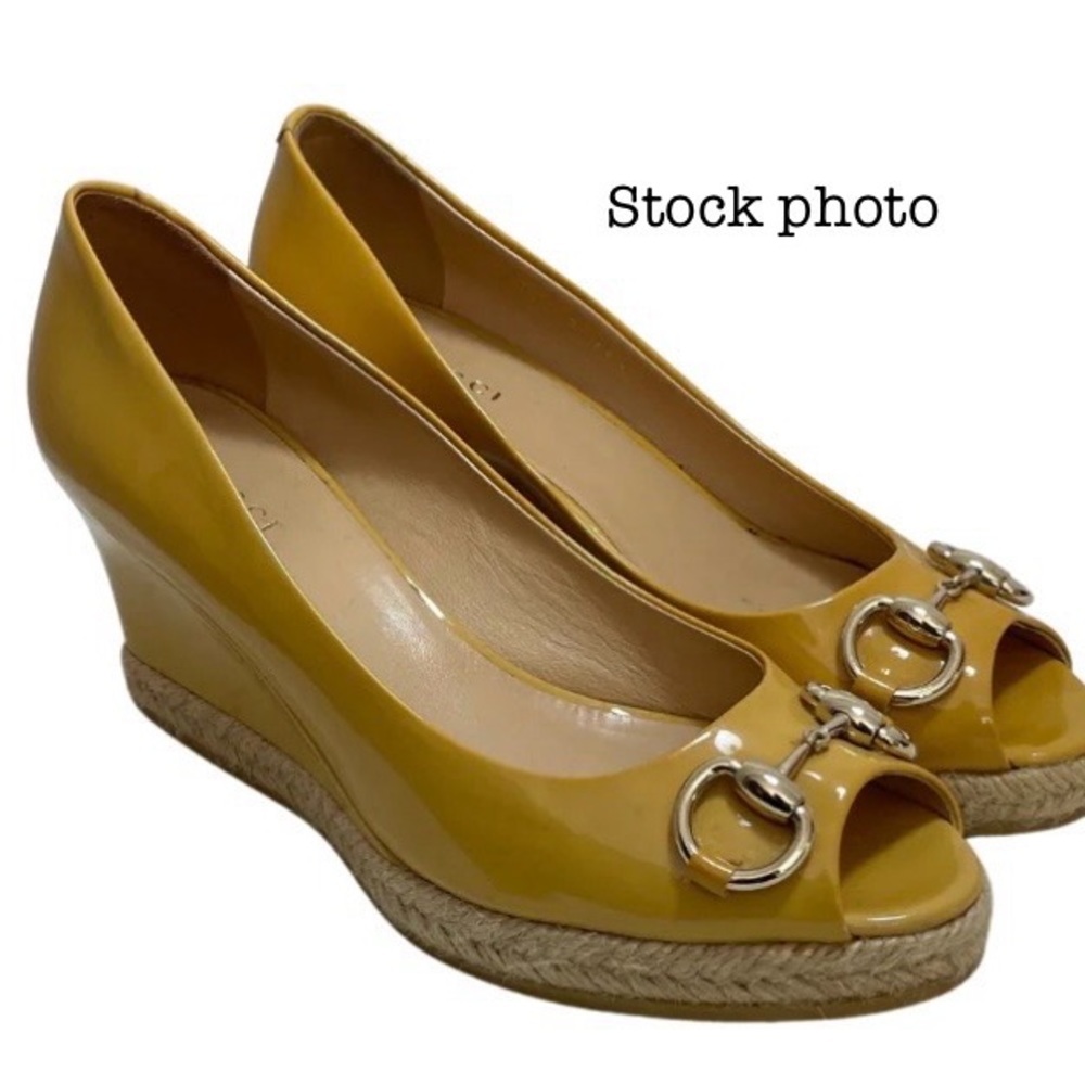 GUCCI Beige Patent Leather. Horrsebit Peep-Toe Wedge, size 36 1/2.✨Host Pick✨